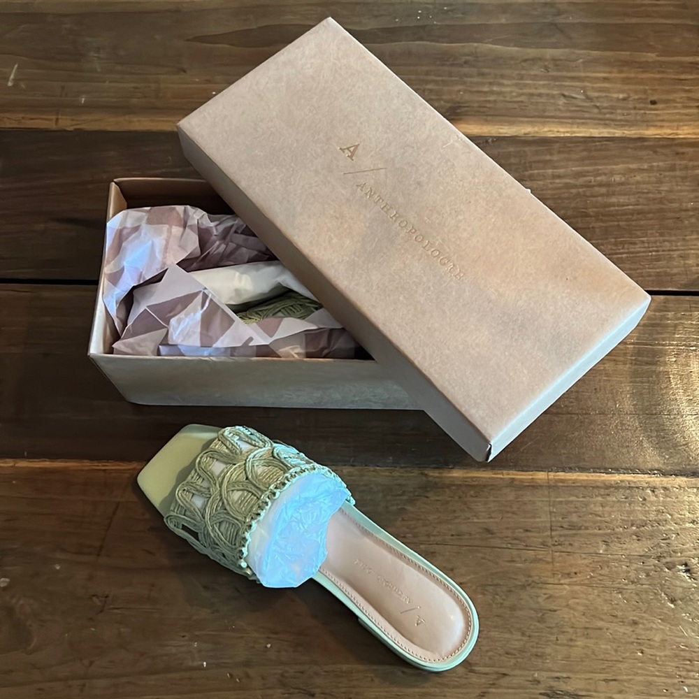 BRAND NEW - Anthropologie Raffia sandals, size 8!! Untouched